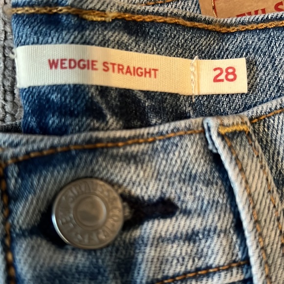 Levi’s Wedgie Straight Jeans - Picture 3 of 6